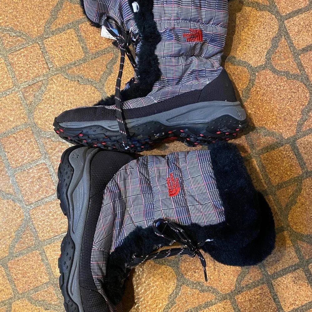 The North Face plaid snow boots size 5